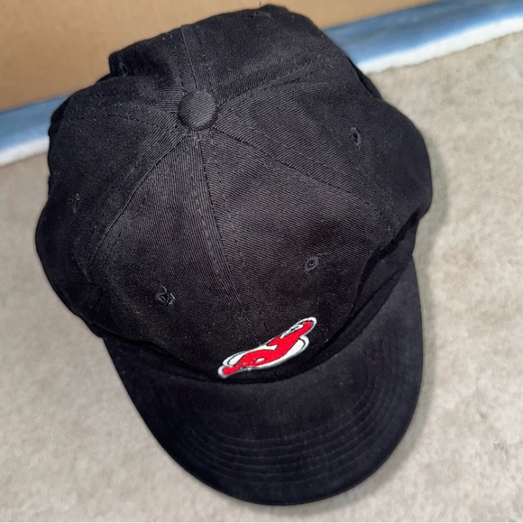 Never-worn 2013 NHL NJ Devils adjustable black cap red brim trim - Picture 3 of 5